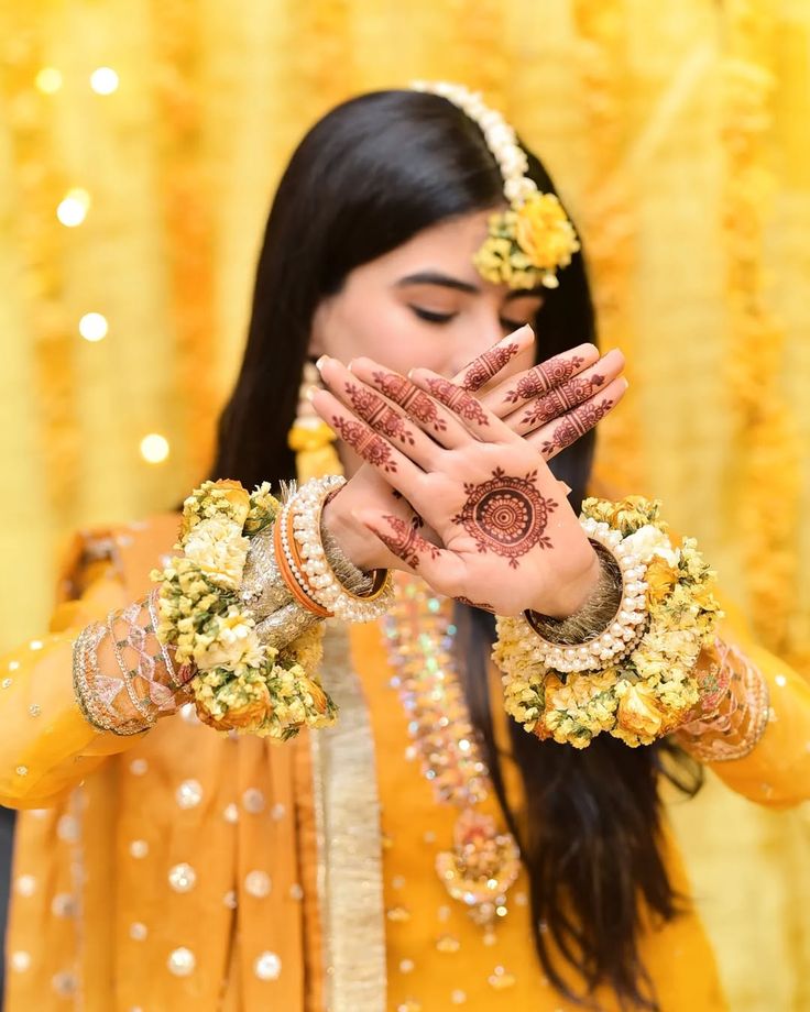 Mehandi bride pose